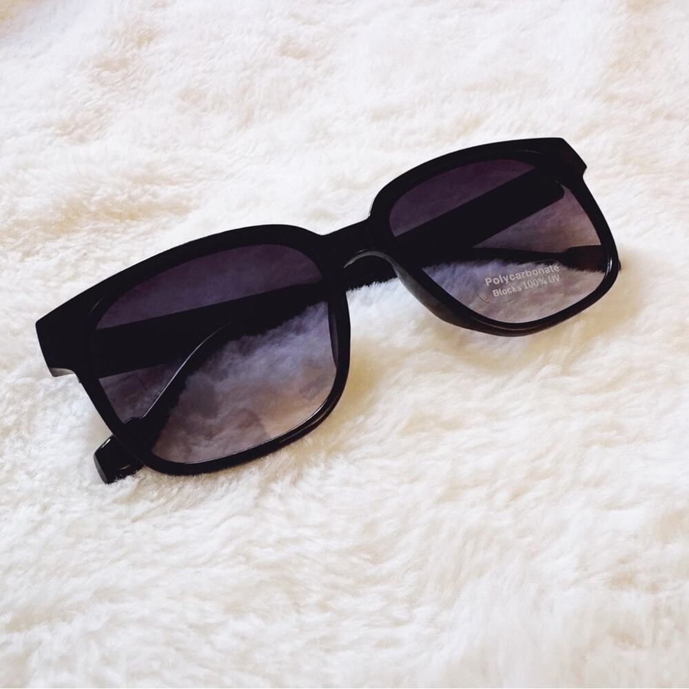 Oliver Black Oversized Chic Sunglasses - Picture 3 of 11
